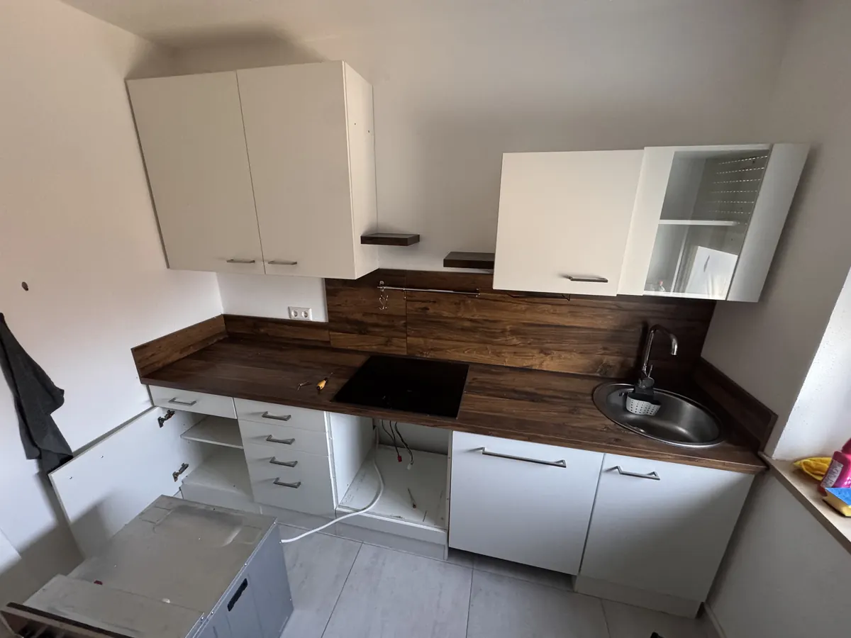Küche in Bad Grönenbach während des Aufbaus