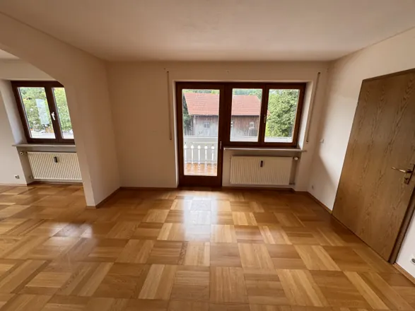 Haushaltsauflösung im Allgäu: leeres Wohnzimmer nach der Räumung