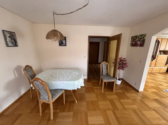 Haushaltsauflösung im Allgäu: Esszimmer vor der Räumung