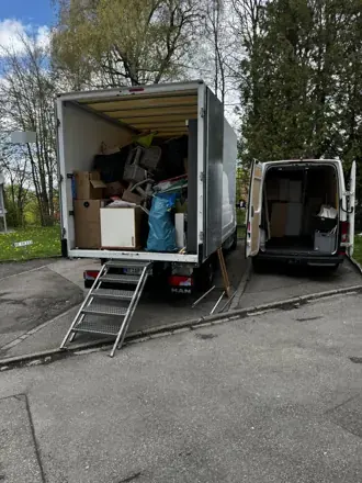 Entrümpelung in Kempten: voll beladener LKW
