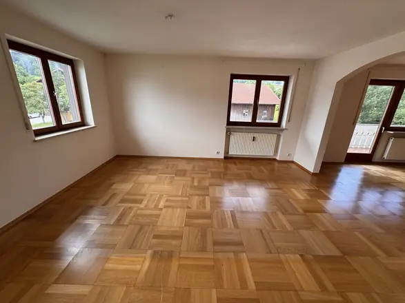 Dasselbe Wohnzimmer im Allgäu nach der Entrümpelung